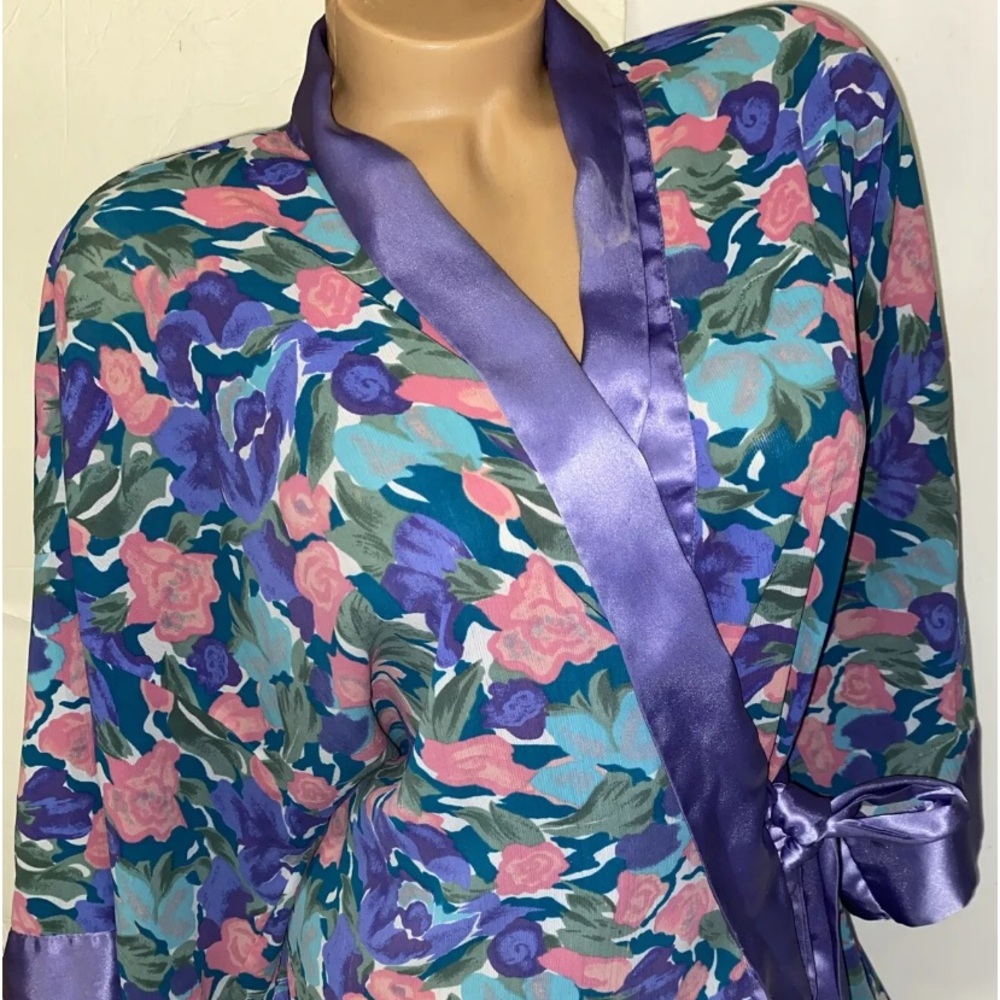 Vintage Victoria’s Secret robe One size satin polyester